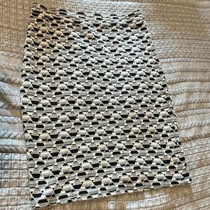 Black and white geometric skirt - good condition!